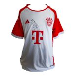 Alphonso Davies signed Bayern Munich men's shirt Adidas size medium with tags. Good Condition. All