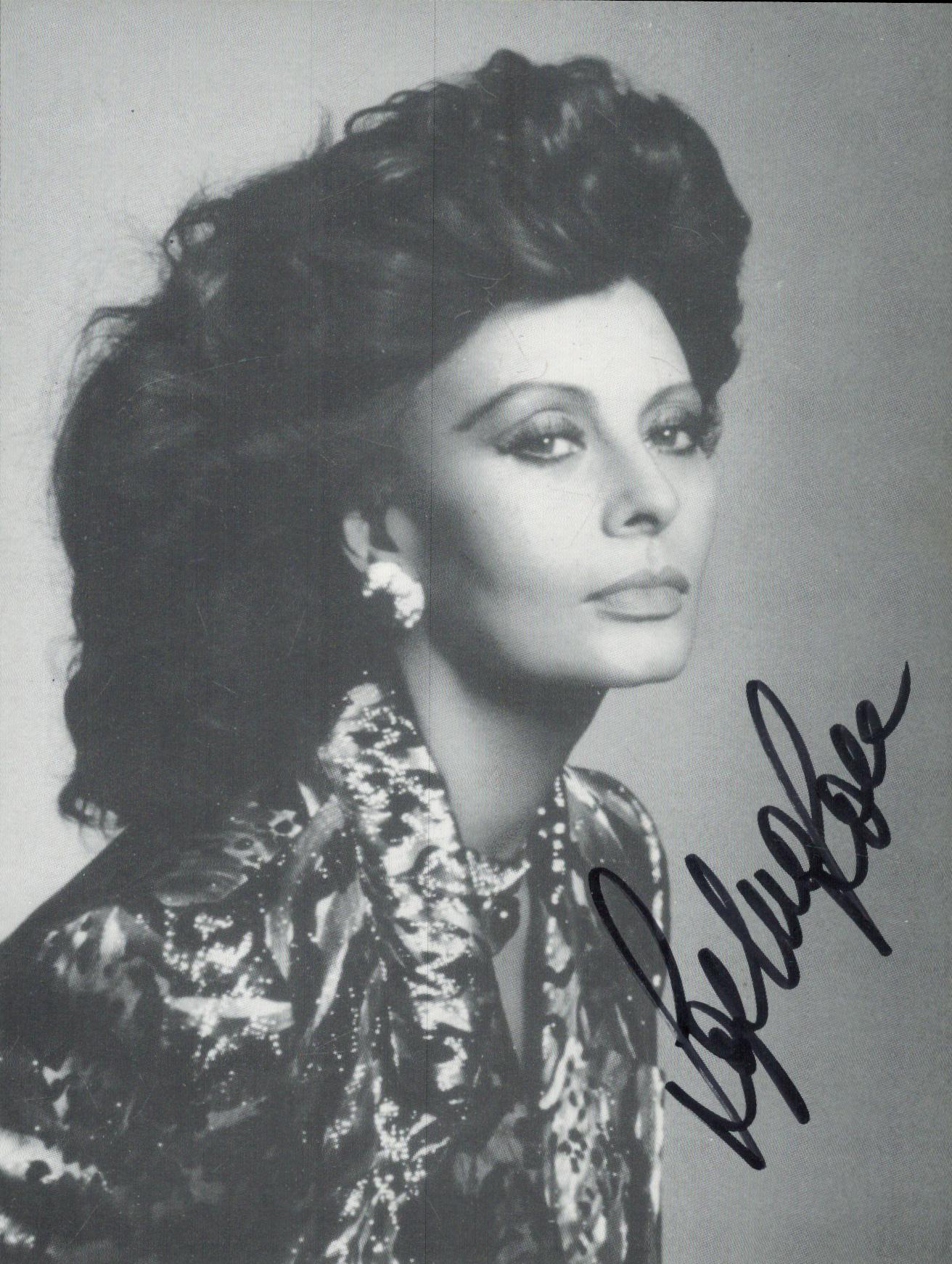 Sophia Loren signed 6x4 inch black and white photo. Good Condition. All autographs come with a