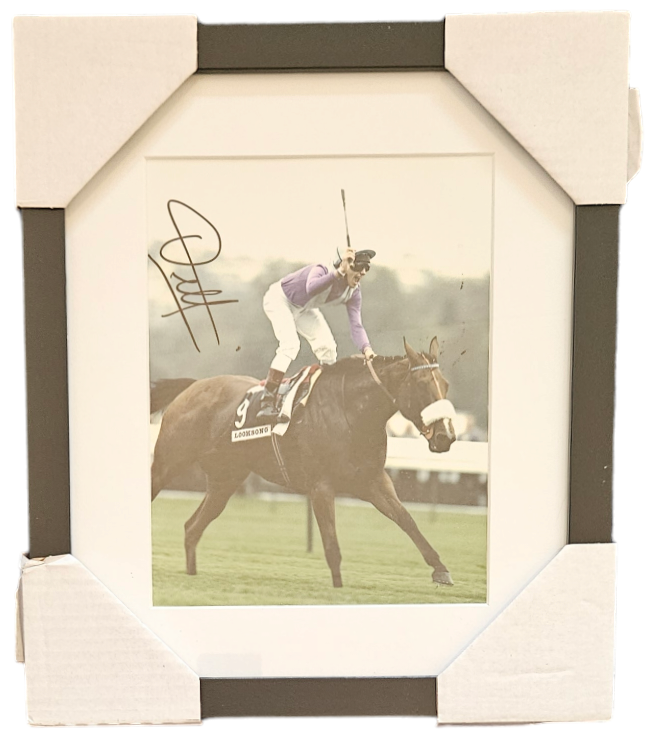 Frankie Dettori, MBE signed colour photo 9.25x7.25 Inch. Is an Italian jockey who was based in