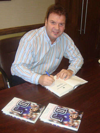 Autographed DEREK JOHNSTONE Book : A hardback book 'DJ - The Derek Johnstone Story' by former - Image 2 of 2