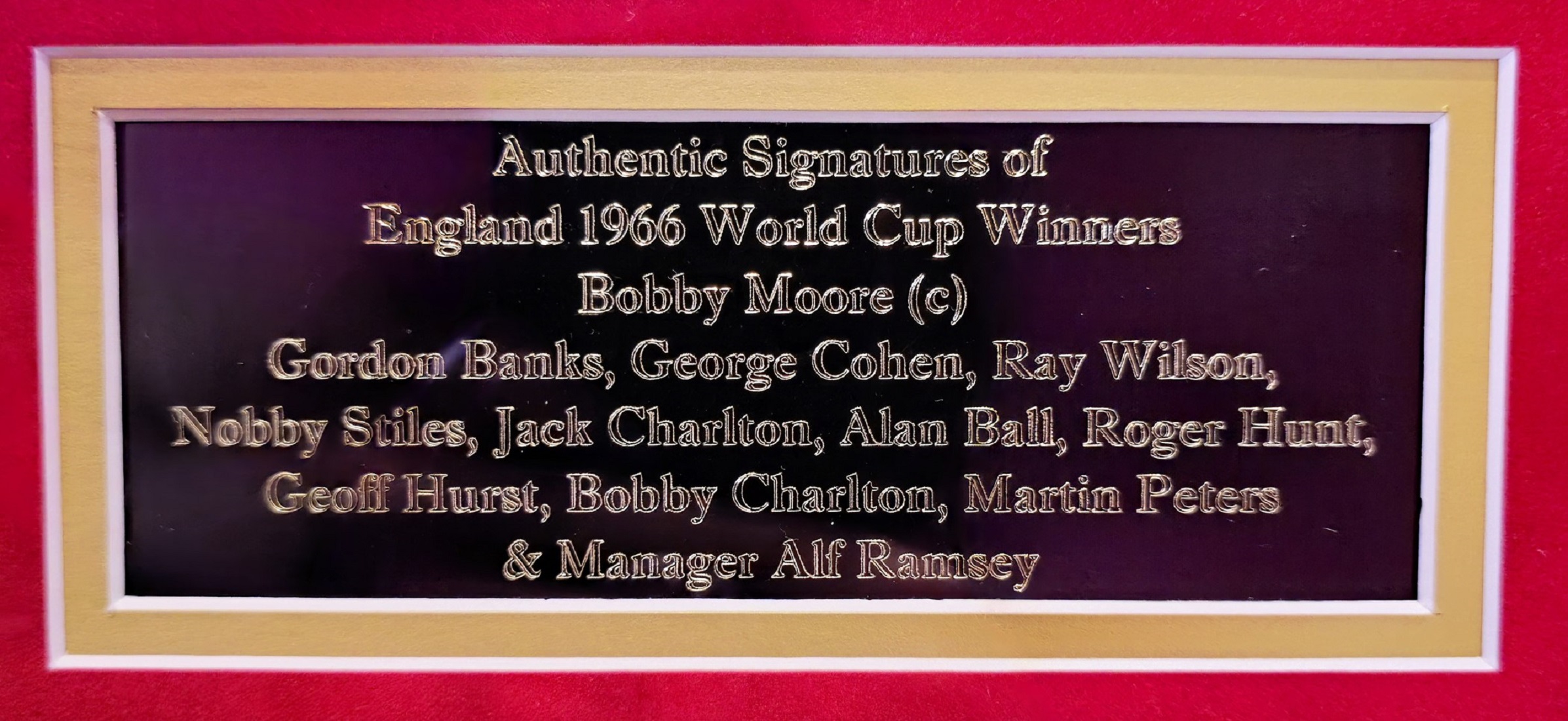 England World Cup Winners 1966, 30x30 inch approx. mounted and framed signature display includes all - Image 4 of 4