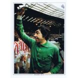 Autographed GORDON BANKS 16 x 12 Photo-Edition : Col, depicting Stoke City goalkeeper GORDON BANKS