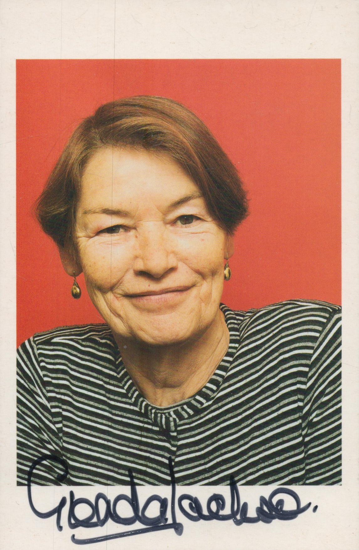 Glenda Jackson signed 6x4 inch colour photo. Good Condition. All autographs come with a