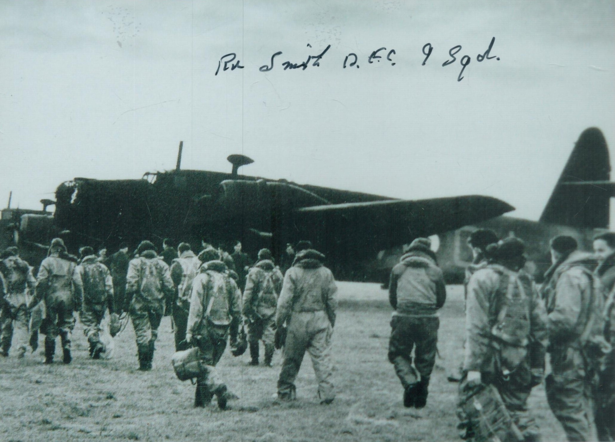 WW2 W/O Ron Smith DFC 617 sqn bomber command veteran signed 6 x inch b/w bomber crewing up photo.