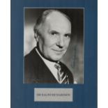 Sir Ralph Richardson signed 14x11 inch mounted black and white photo. Good Condition Est.