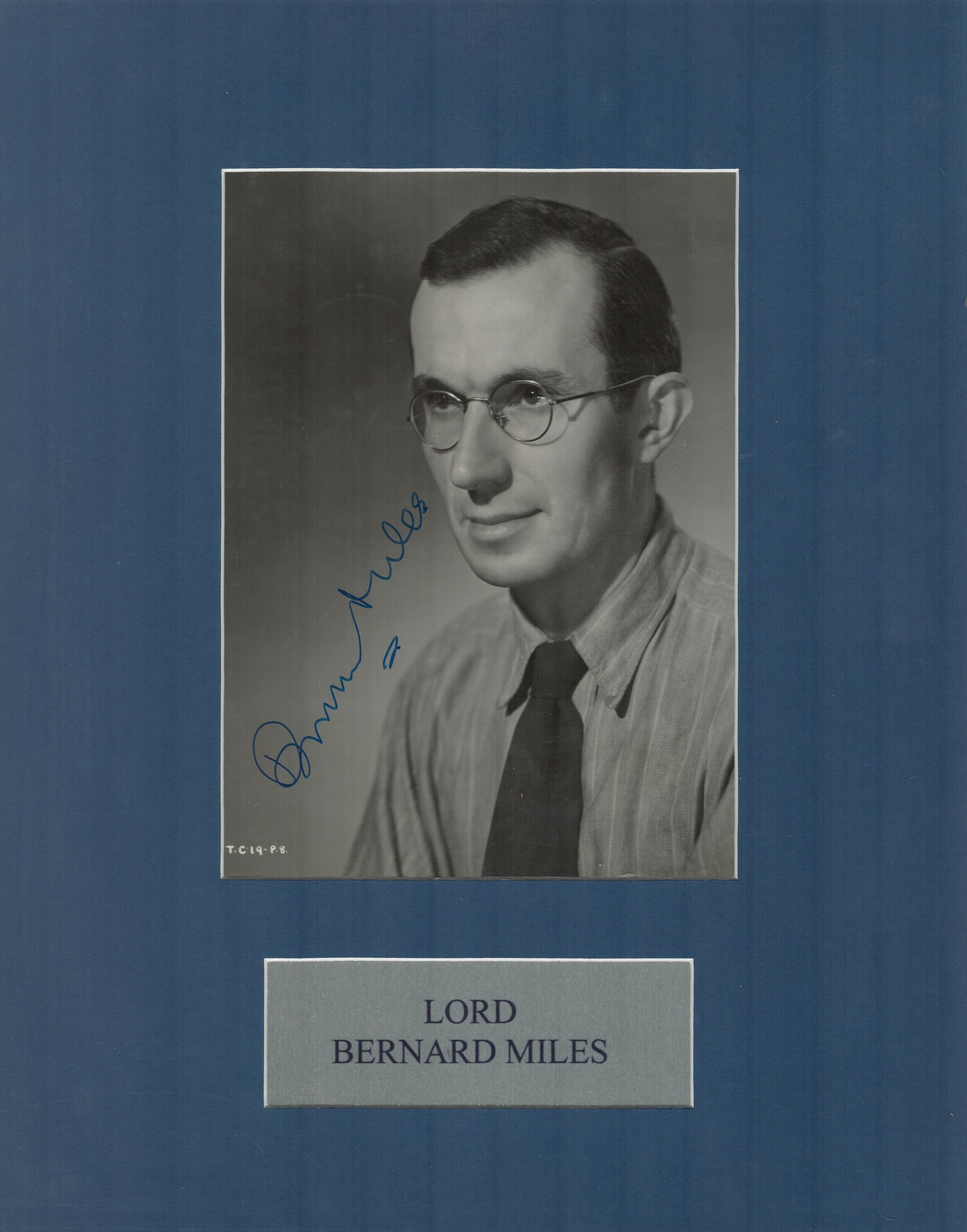 Lord Bernard Miles signed 14x11 inch mounted black and white photo. Good Condition Est.