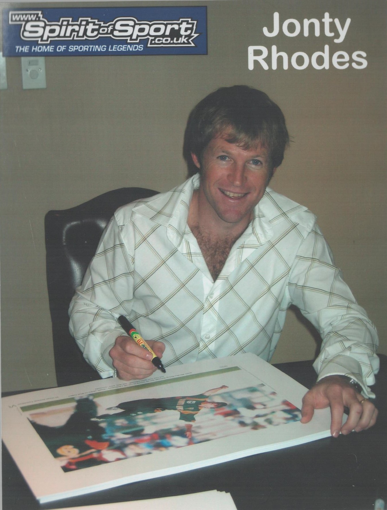 jonty Rhodes signed limited edition print with signing photo. The Jonty Rhodes legend may have begun - Image 2 of 2