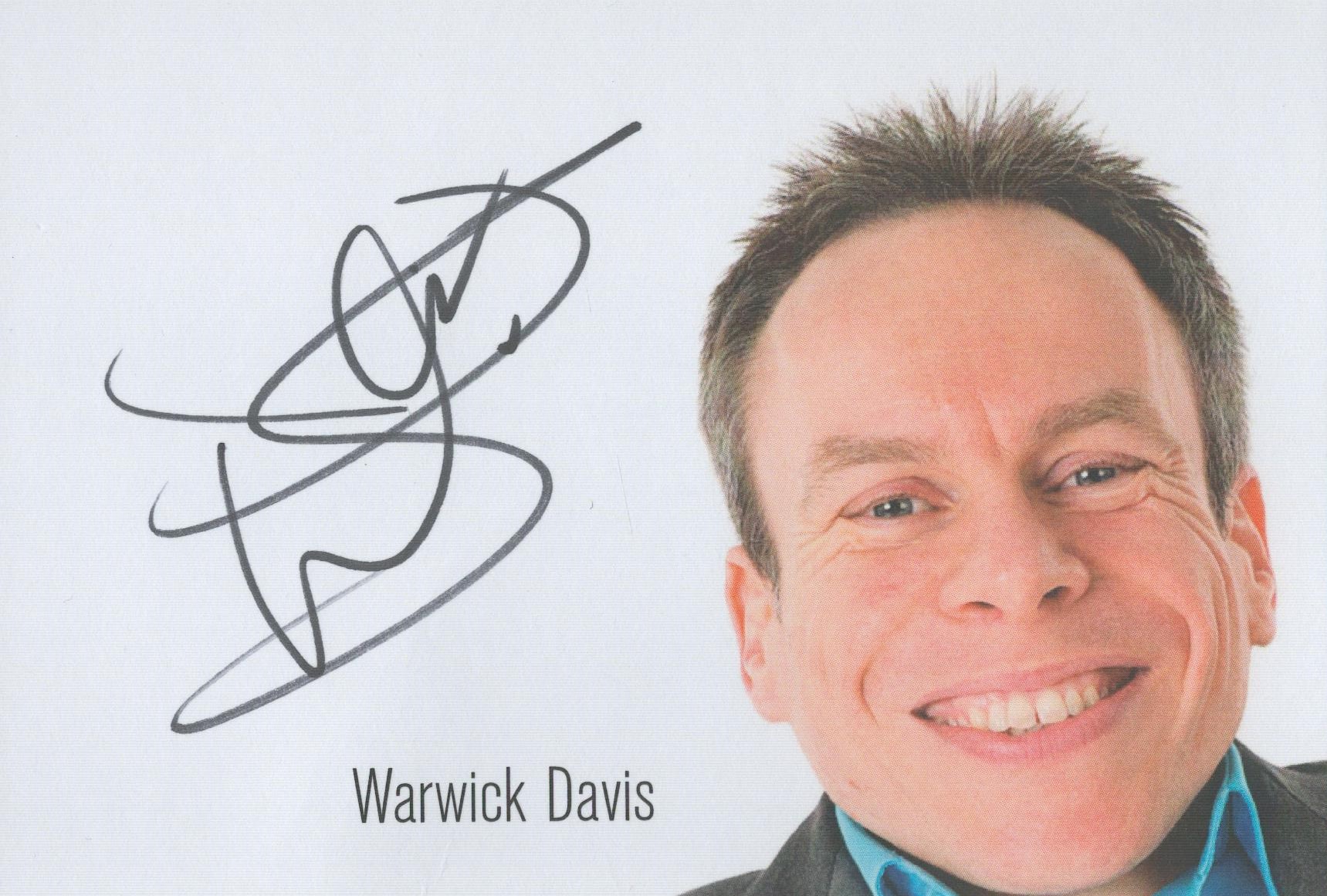 Warwick Davis signed 6x4 inch colour promo photo. Good Condition. All autographs come with a