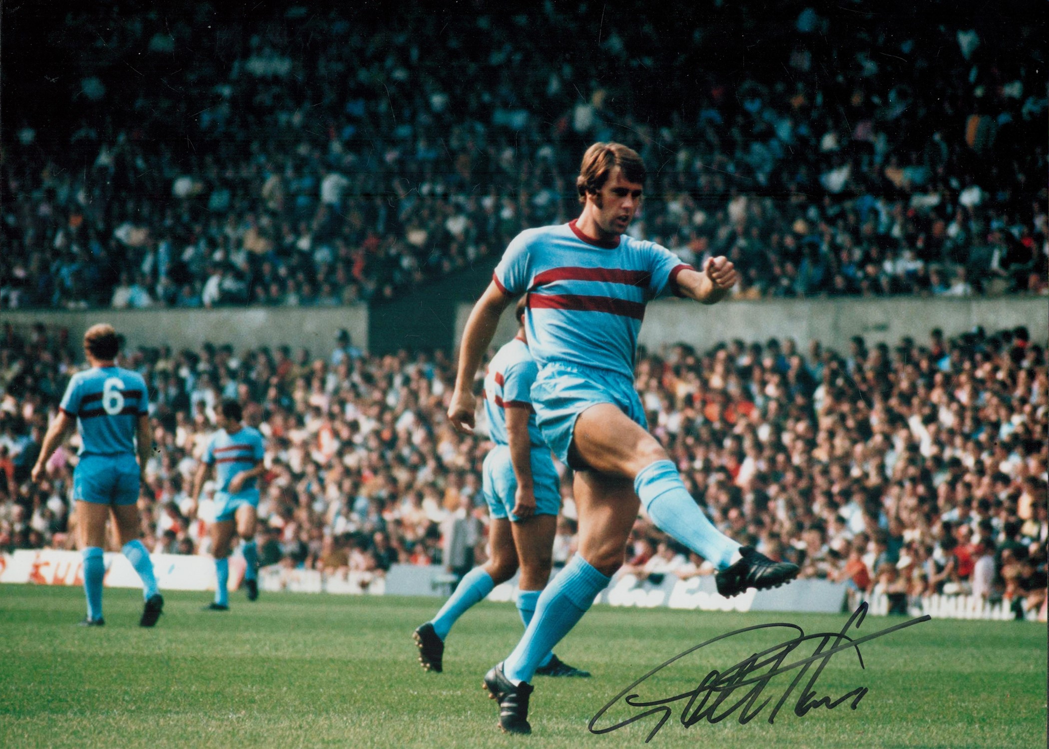 Geoff Hurst signed 16x12 inch colour print playing for West Ham. Good Condition. All autographs come