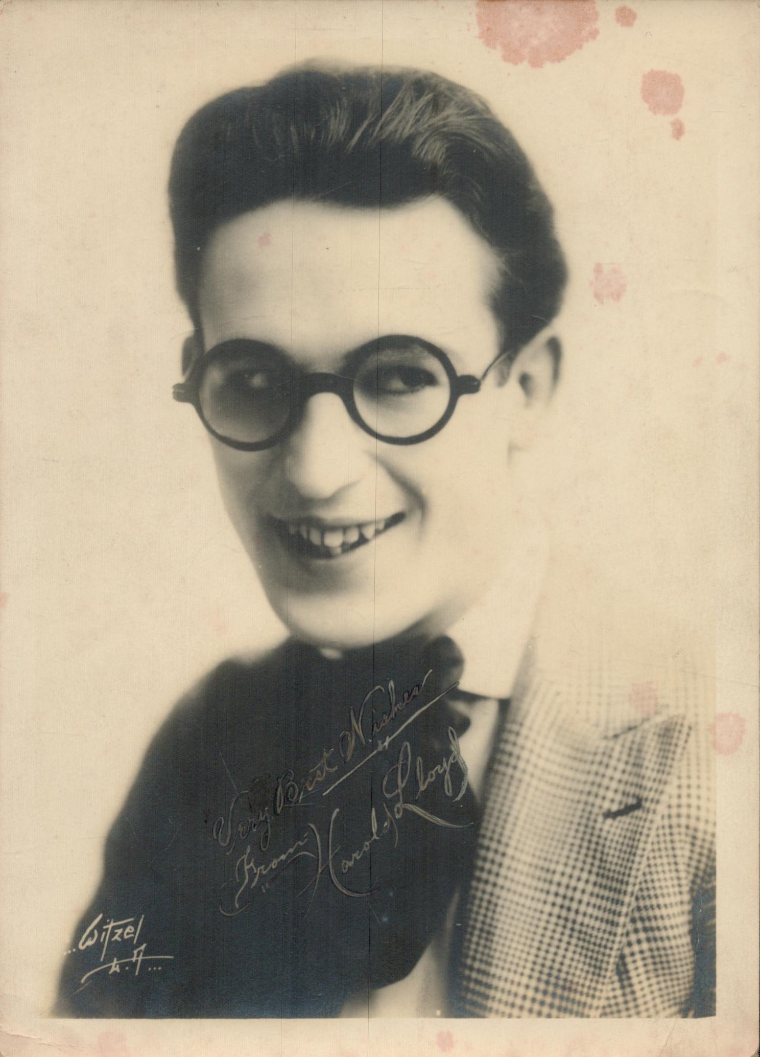 Harold Lloyd signed 7x5 inch vintage sepia photo. Good Condition. All autographs come with a