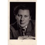 Peter Ustinov signed 5x3 inch vintage black and white photo. Good Condition. All autographs come