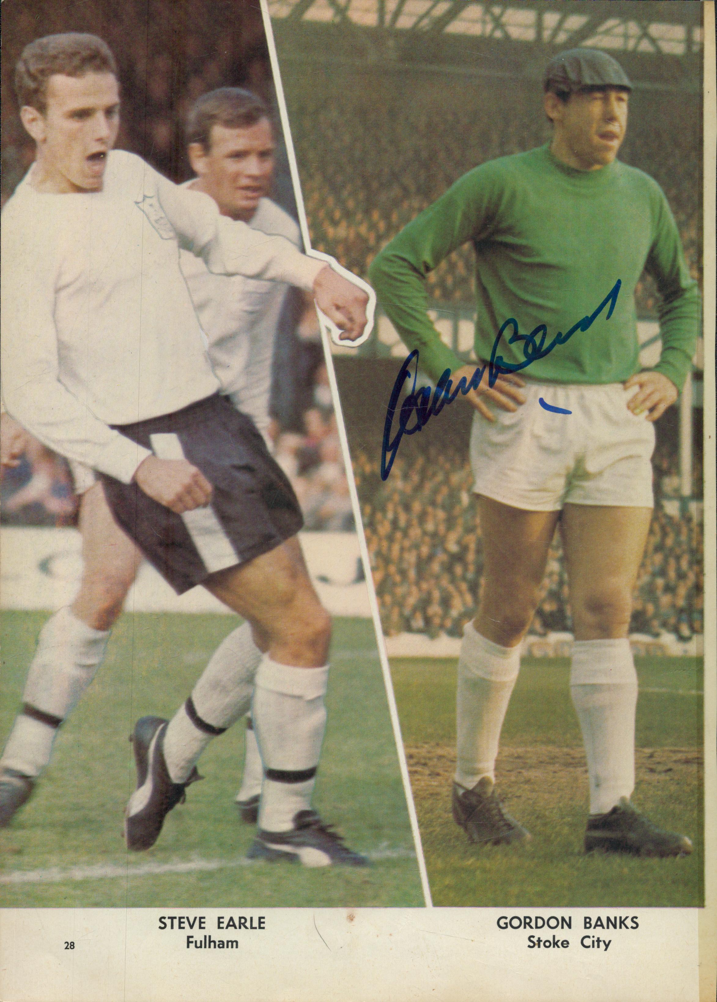 IAN STOREY-MOORE and GORDON BANKS signed A4 magazine Page . Good Condition. All autographs come with - Bild 2 aus 2