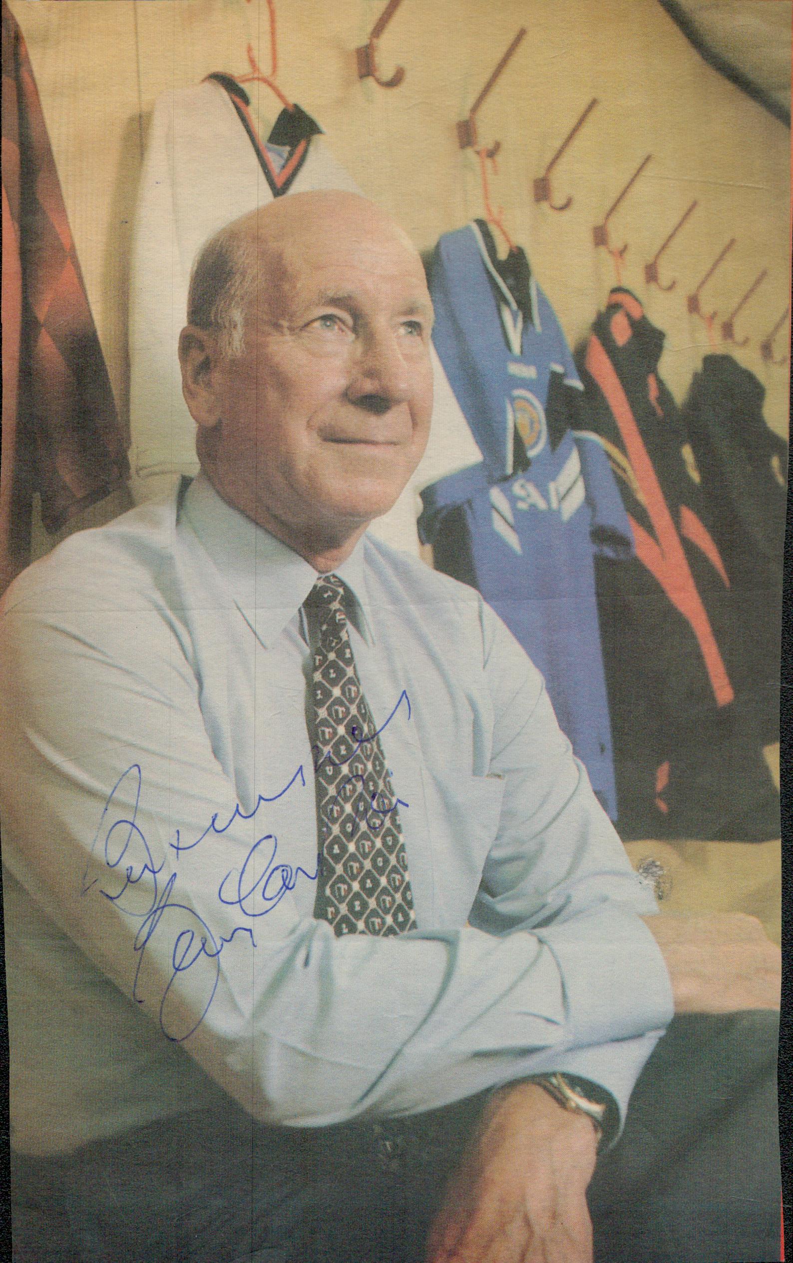 Bobby Charlton signed 8.5x5.5-inch newspaper photo cutting. Good Condition. All autographs come with