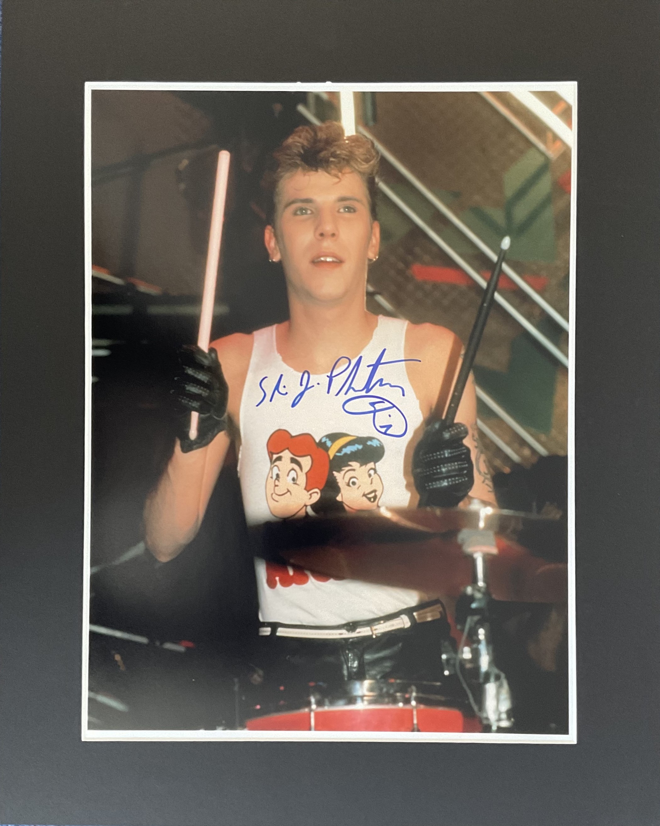 Slim Jim Phantom The stray Cats Drummer signed colour 16x20 inch framed print. Good Condition. All