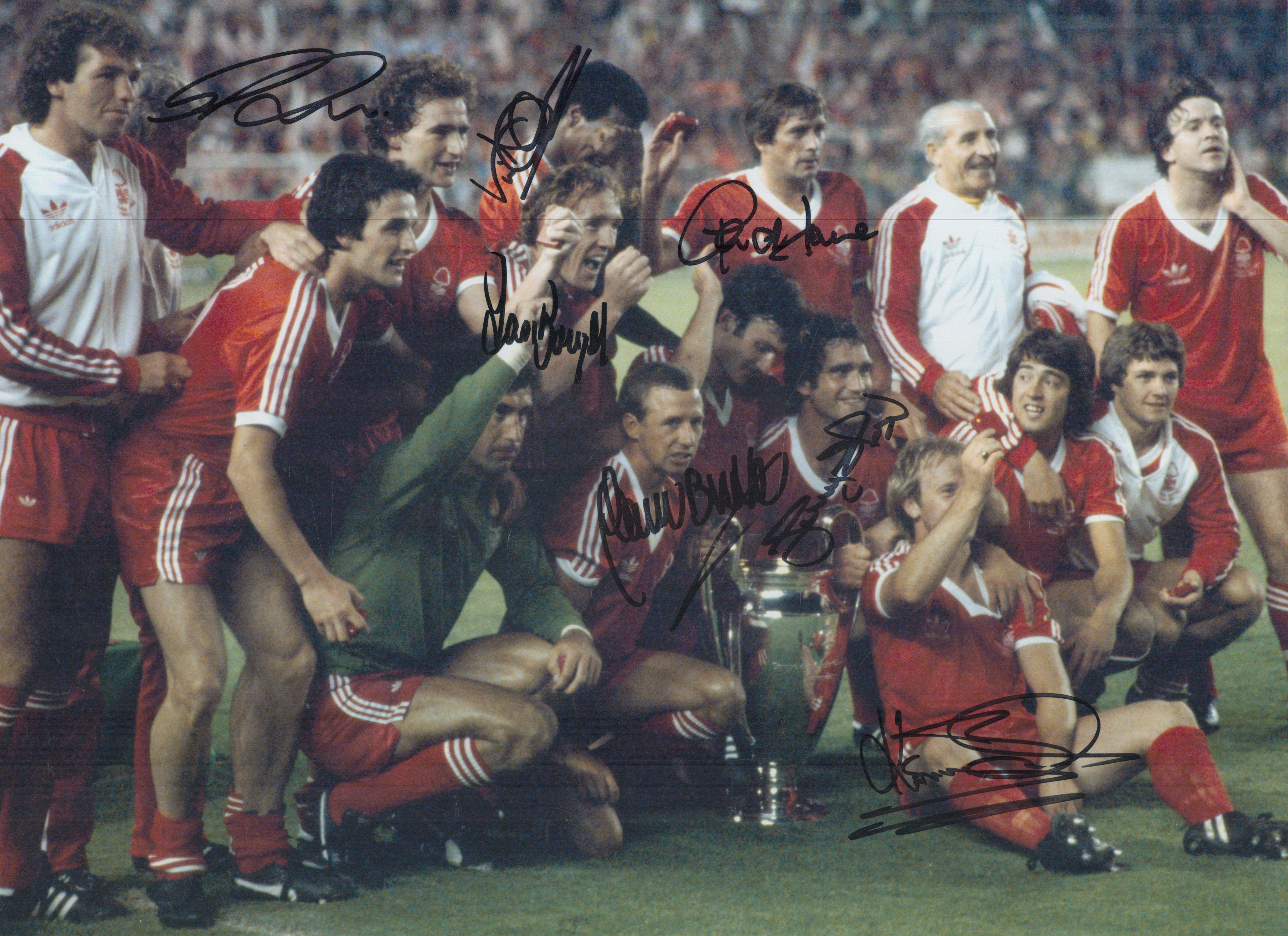 Autographed NOTTM FOREST 16 x 12 Photo : Col, depicting a wonderful image showing Nottingham