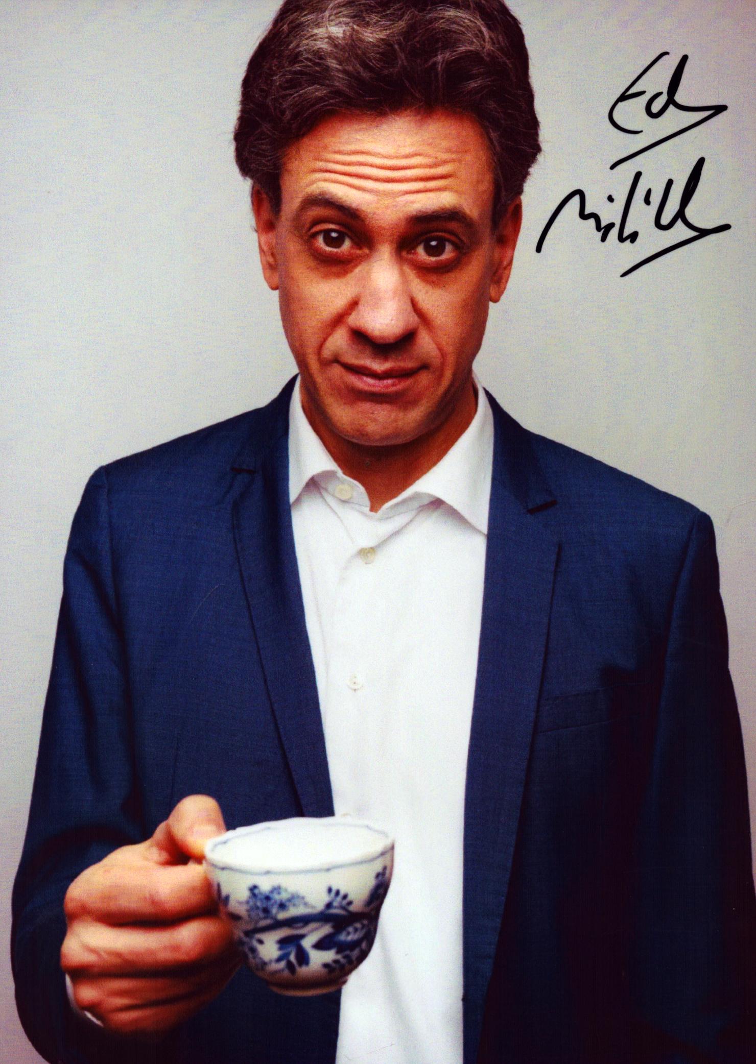 Ed Miliband Signed photo. Measures 5 inch by 7inch appx. Good Condition. All autographs come with