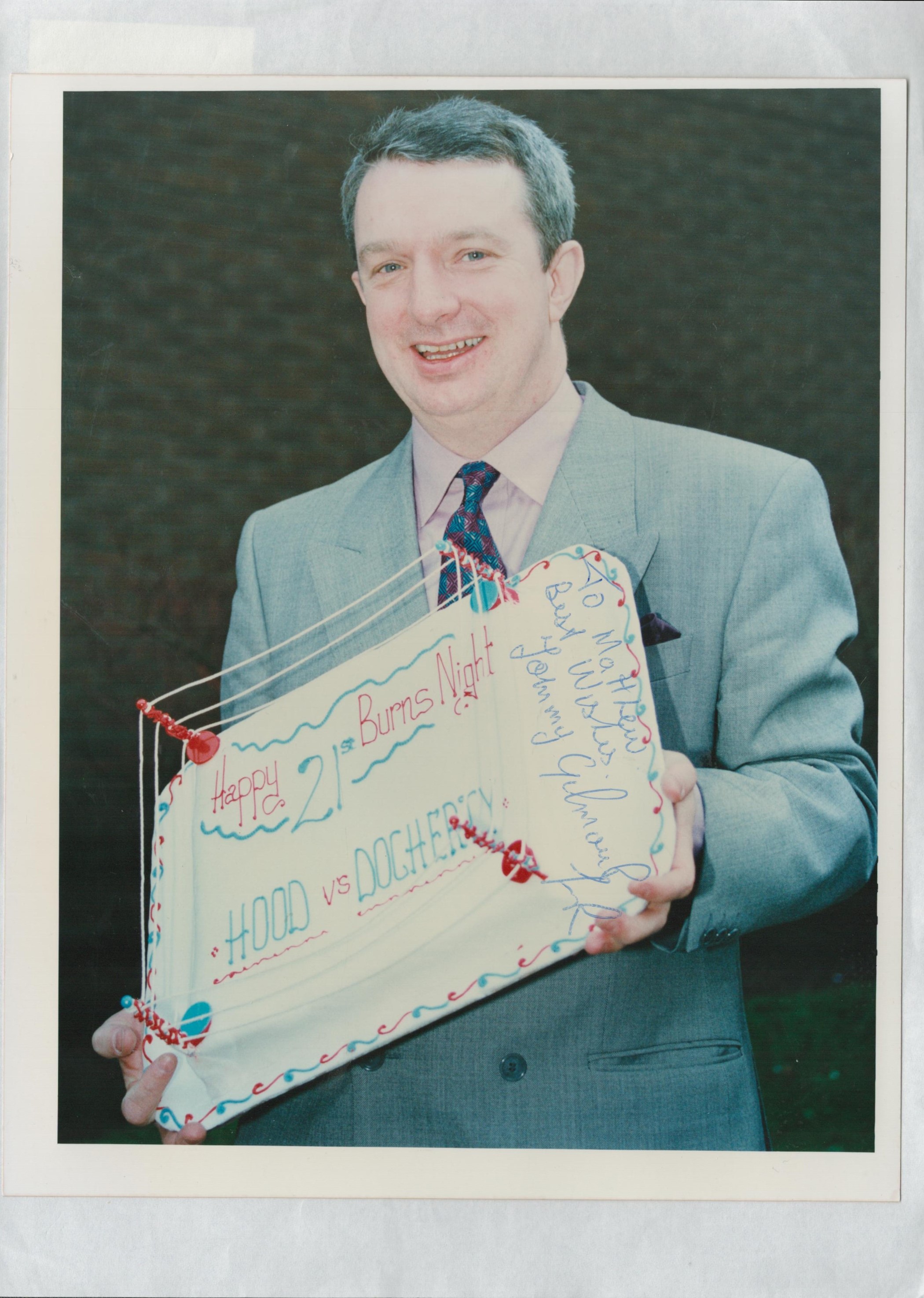 Tommy Gilmour Boxing signed 10 x 8 colour photo. Photo is attached to paper and shows Gilmour