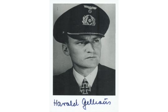 WW2 Uboat commander Kapitanleutnant Harold Gelhaus signed 6x4 inch black and white photo. Harald