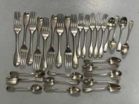 A harlequin collection of Fiddle pattern silver flatware, 1135.1g (36.4ozt) gross