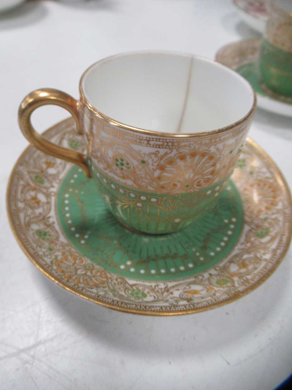 Part coffee service by Richard Ginori, with pink rose buds on a white ground (12 cups, 12 - Image 4 of 7