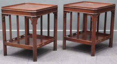 A pair of mahogany side tables in the George III style, (20th century) 56 x 52 x 46cm