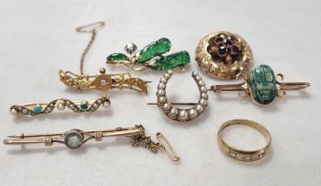 A collection of 7 stone set brooches along with a 9ct gold ring (8) Brooch with carved panels -