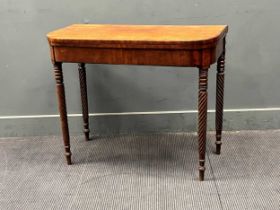 George III mahogany card table with carved spiral twisted leg. 76cm x 91cm x 45.5cm (open 74cm x