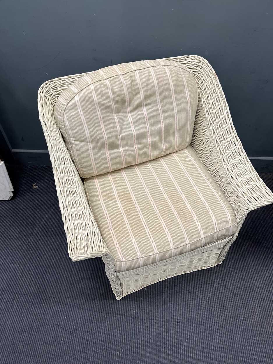 A pair of white painted wicker conservatory armchairs 89cm High x 84cms wide x 80cm deep (2) - Image 3 of 4