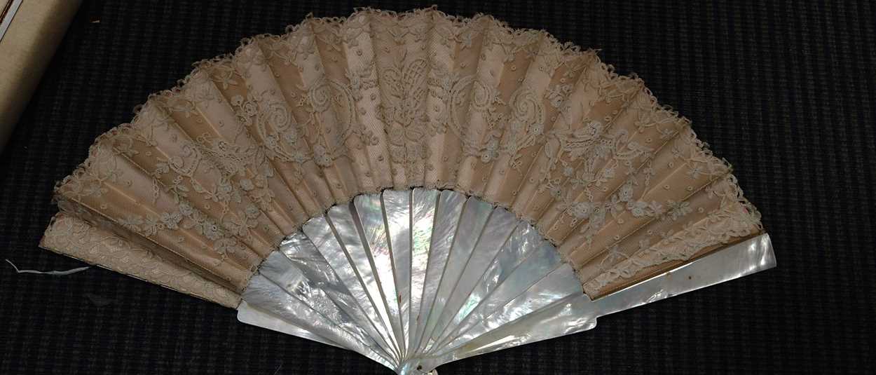 Seven fans to include a Venetian bone example inset with a mirror, one with feathers, three mother - Image 5 of 15