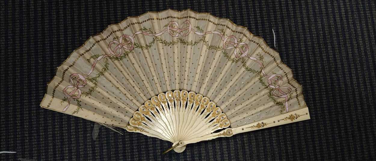 Seven fans to include a Venetian bone example inset with a mirror, one with feathers, three mother - Image 10 of 15