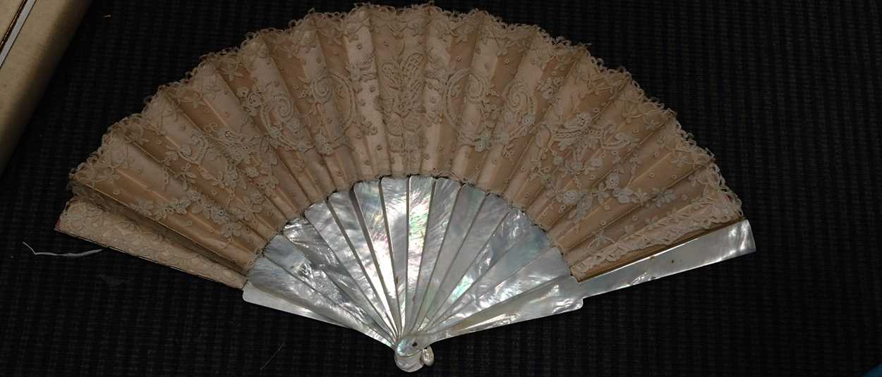 Seven fans to include a Venetian bone example inset with a mirror, one with feathers, three mother - Image 6 of 15