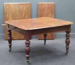 Victorian mahogany extending dining table with wind-out action, two additional leaves. Rounded