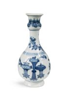 A Chinese blue and white porcelain vase, Qing Dynasty, Kangxi Emperor, circa 1700,