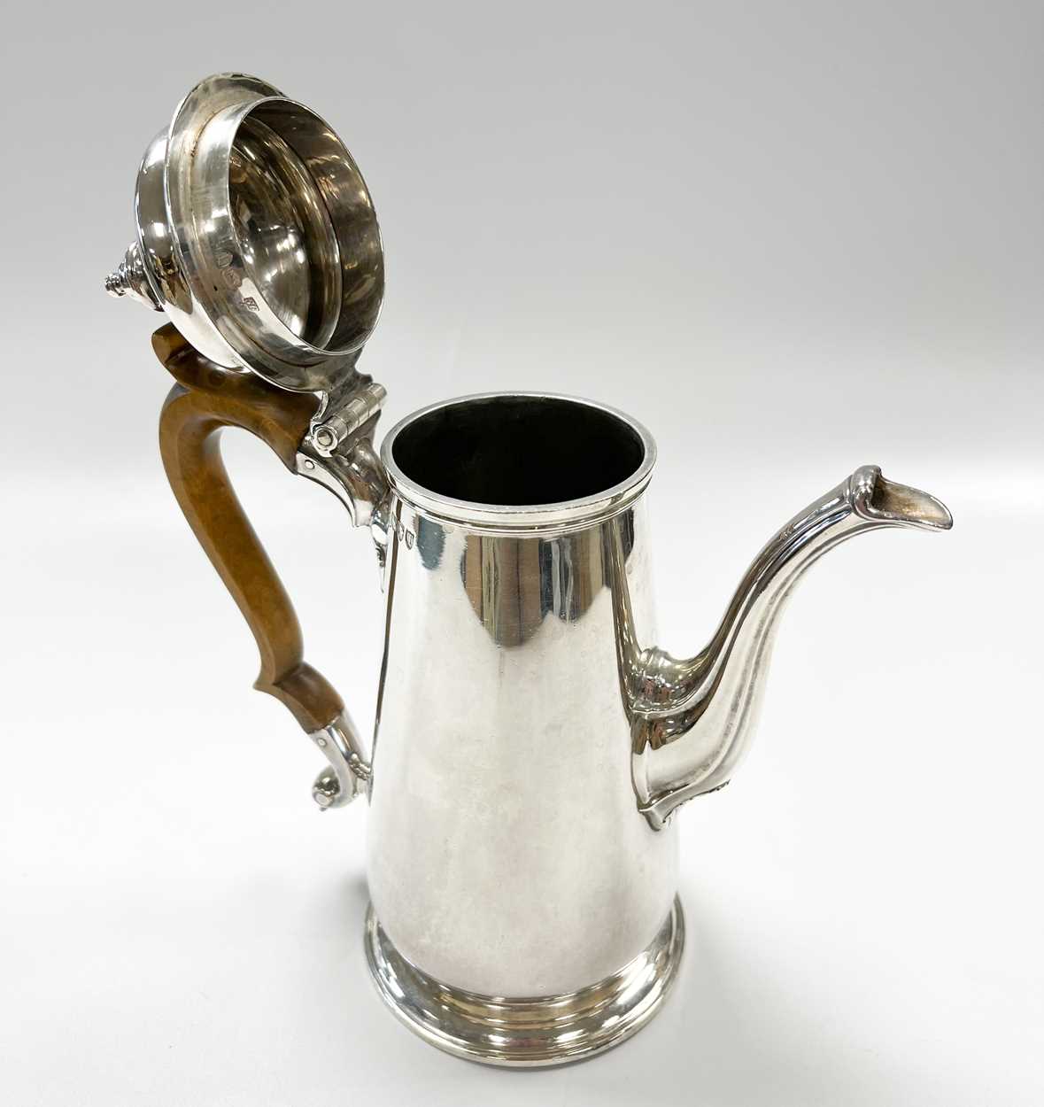 A Victorian silver coffee pot, mark of R. & S. Garrard & Company, - Image 2 of 5