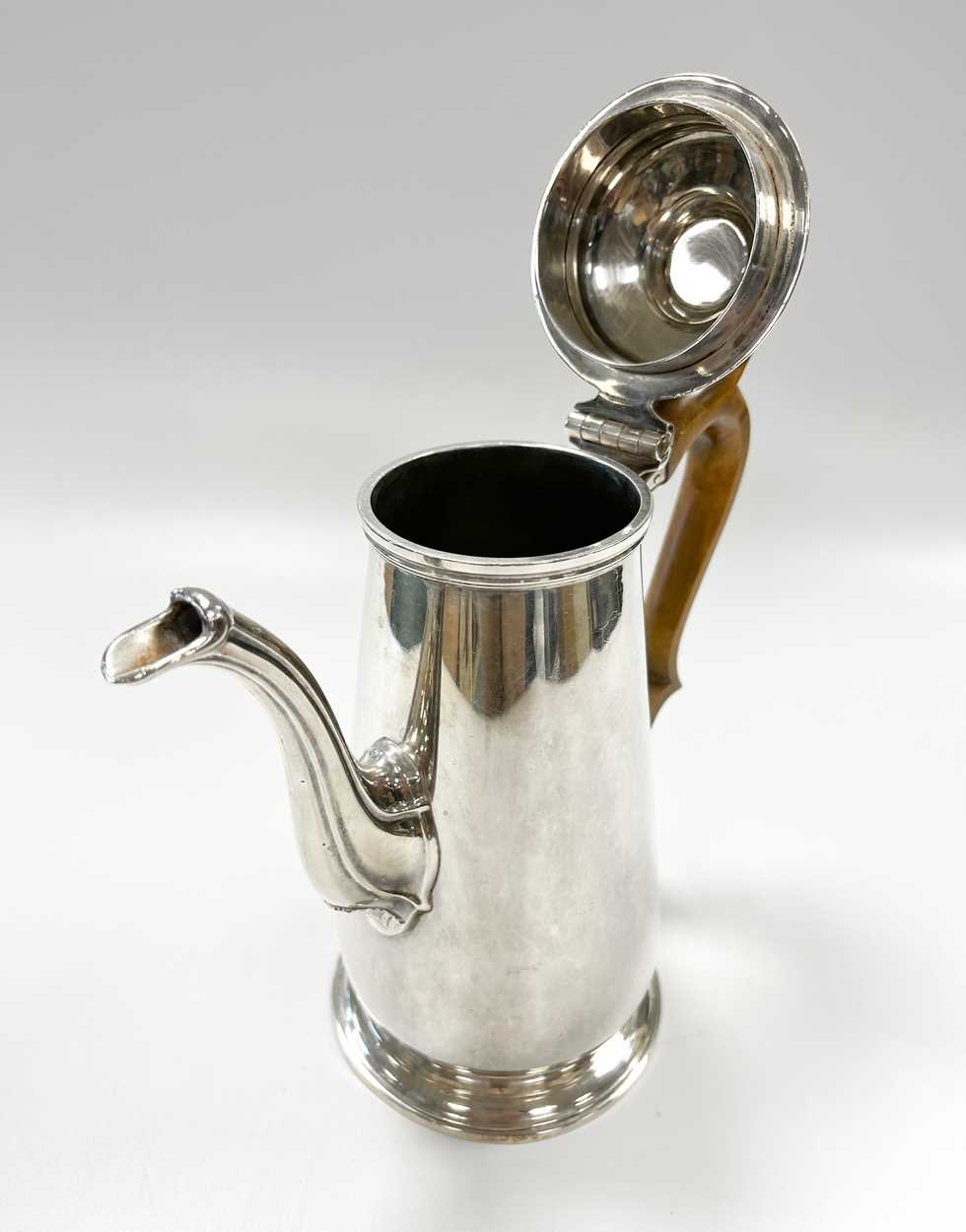 A Victorian silver coffee pot, mark of R. & S. Garrard & Company, - Image 3 of 5
