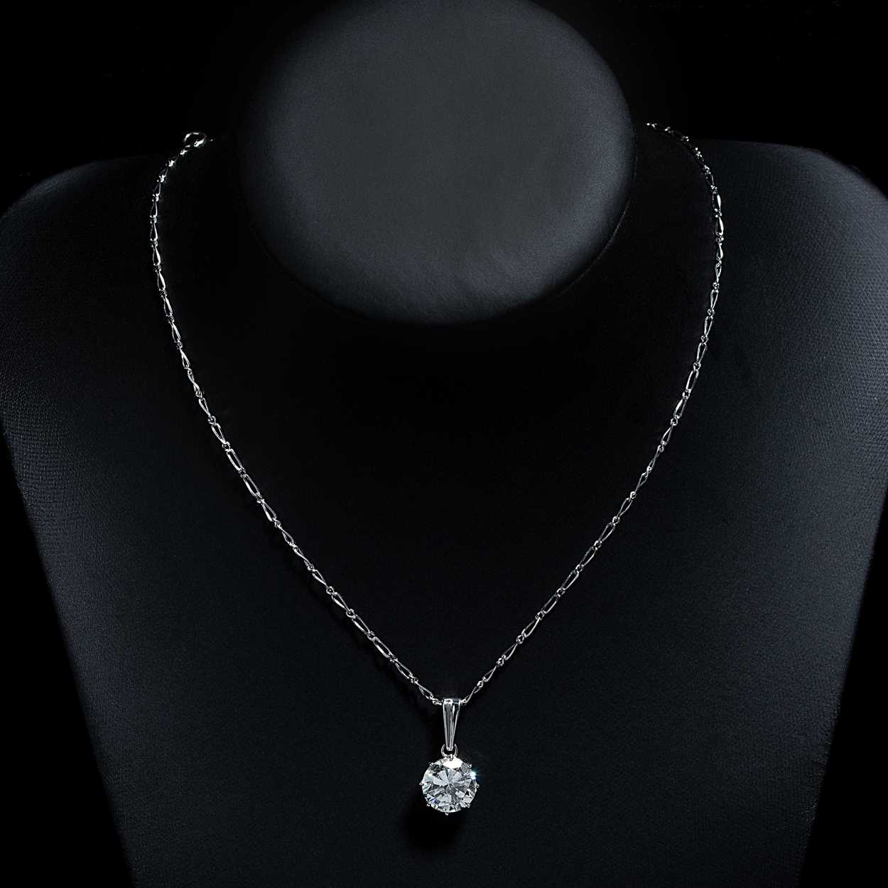 A single stone diamond pendant,