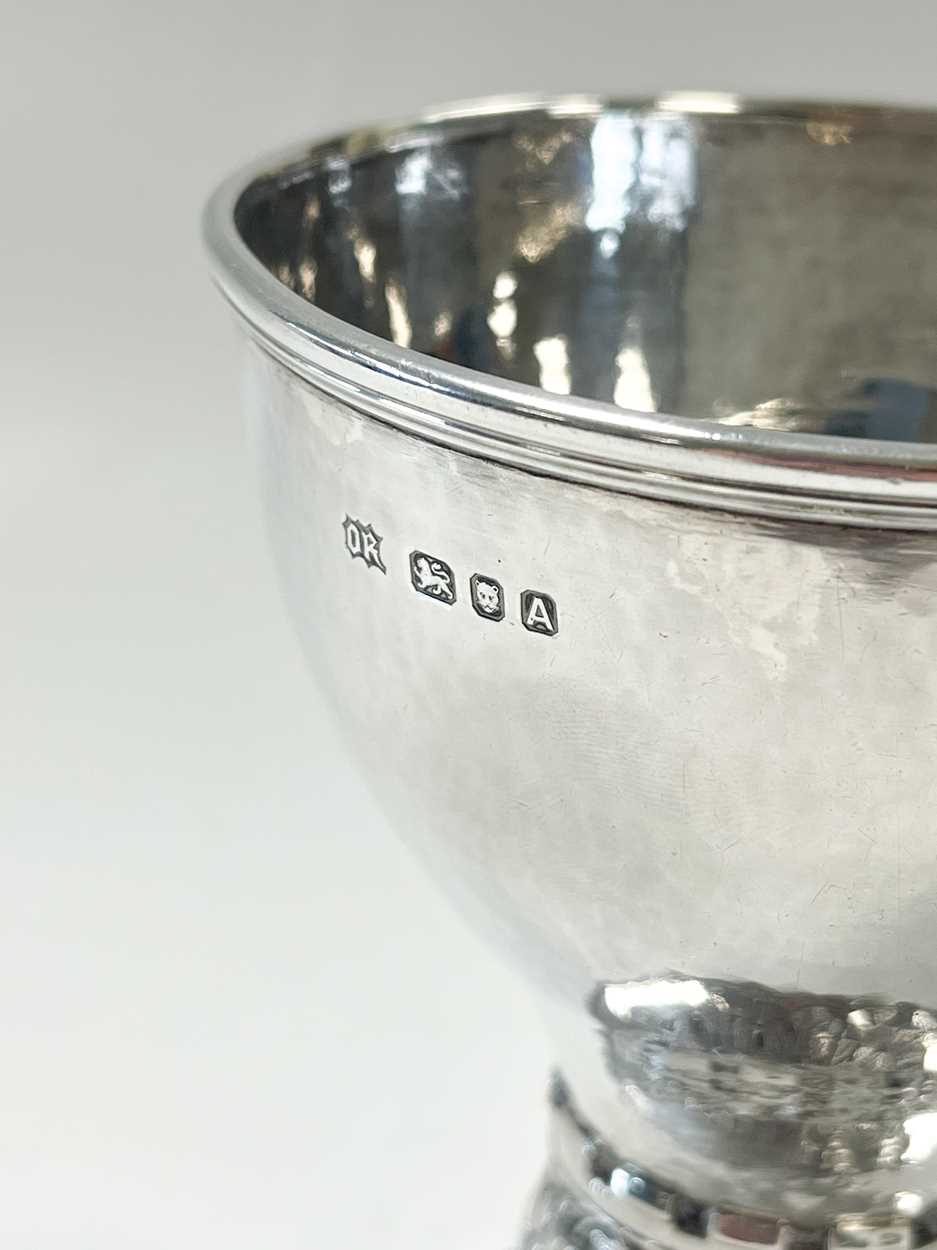 An Edward VIII silver goblet, mark of Omar Ramsden, - Bild 5 aus 5