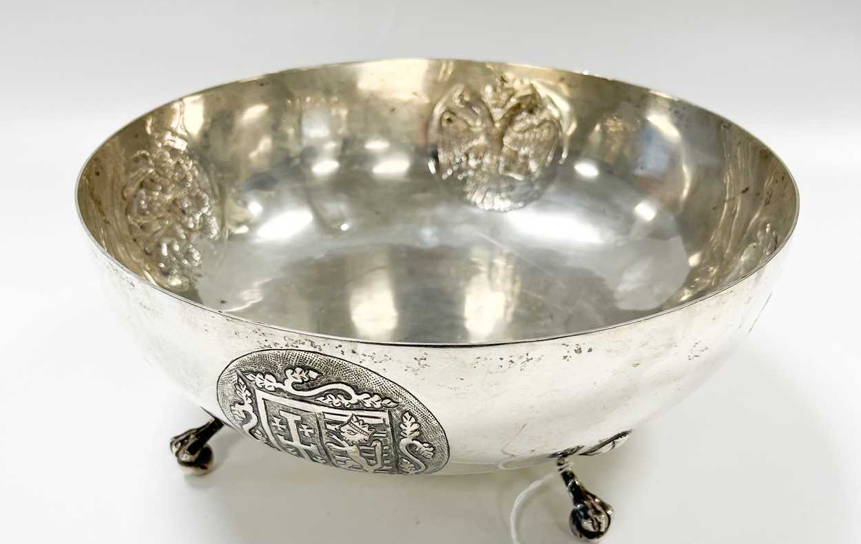An early 20th century Cypriot metalwares silver fruit bowl, - Image 2 of 5