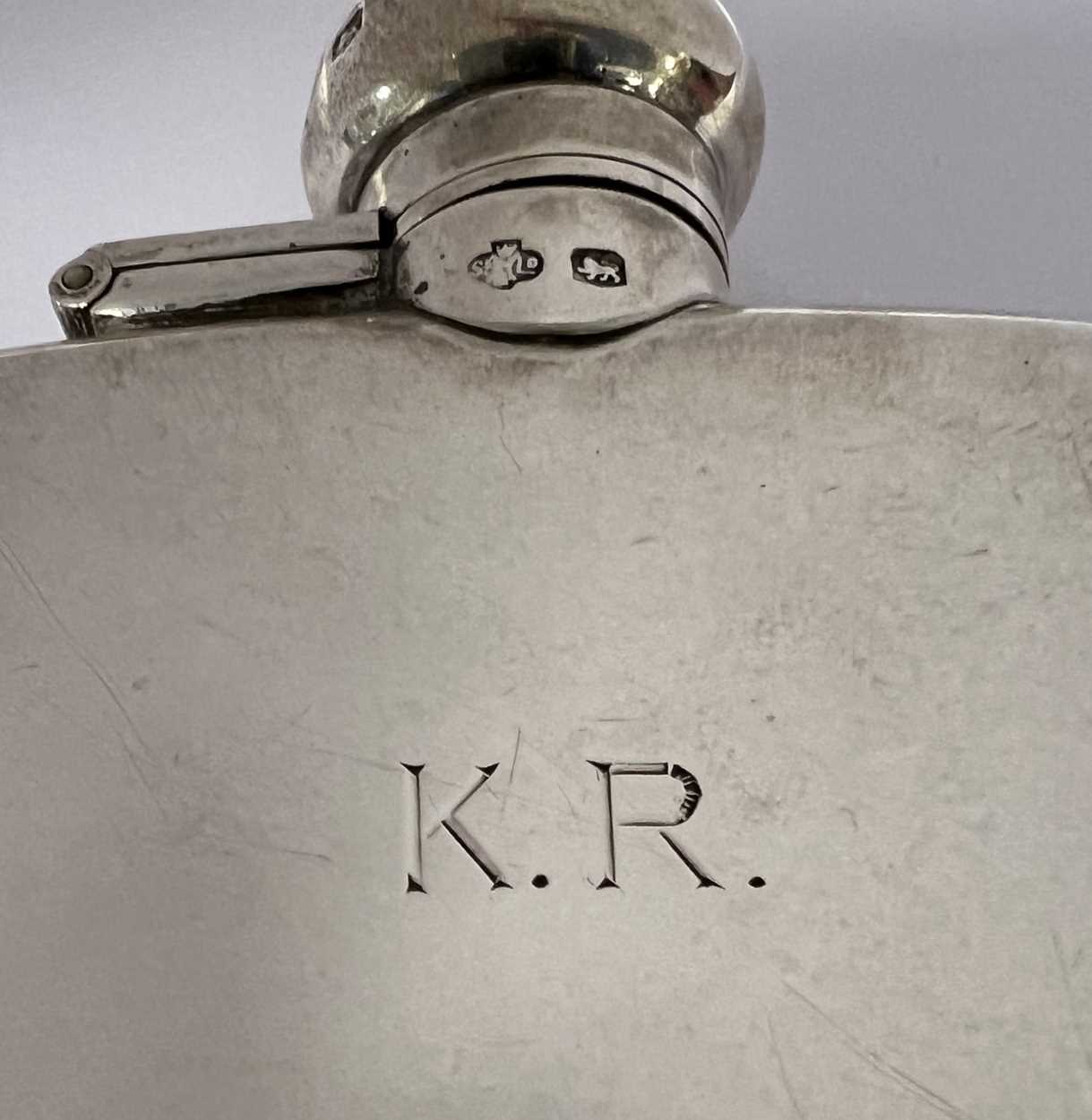 An early 20th century silver hip flask, - Bild 5 aus 6