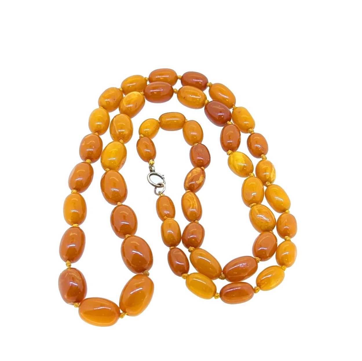 An amber bead necklace, - Image 2 of 2