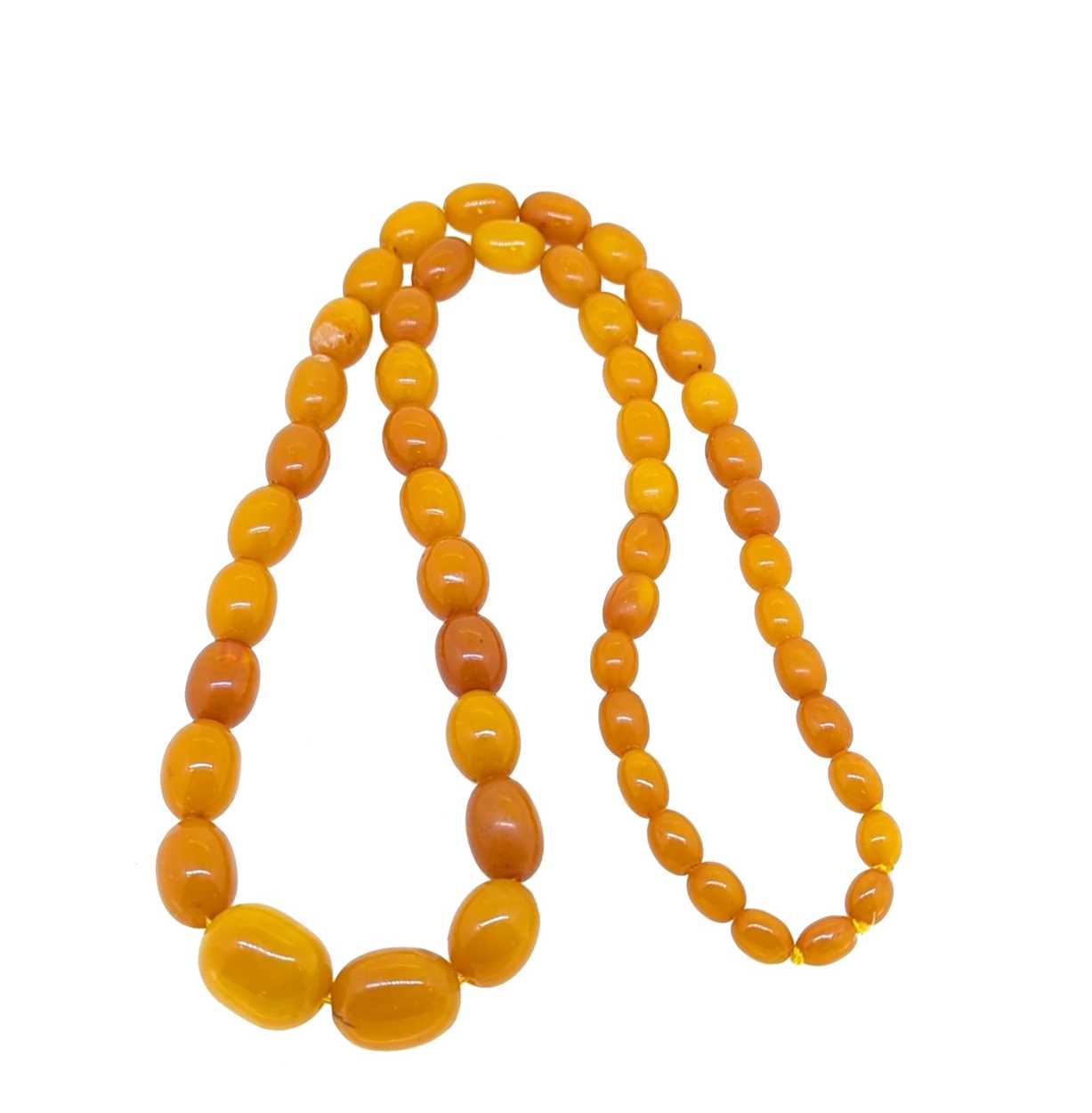 An amber bead necklace, - Image 2 of 2