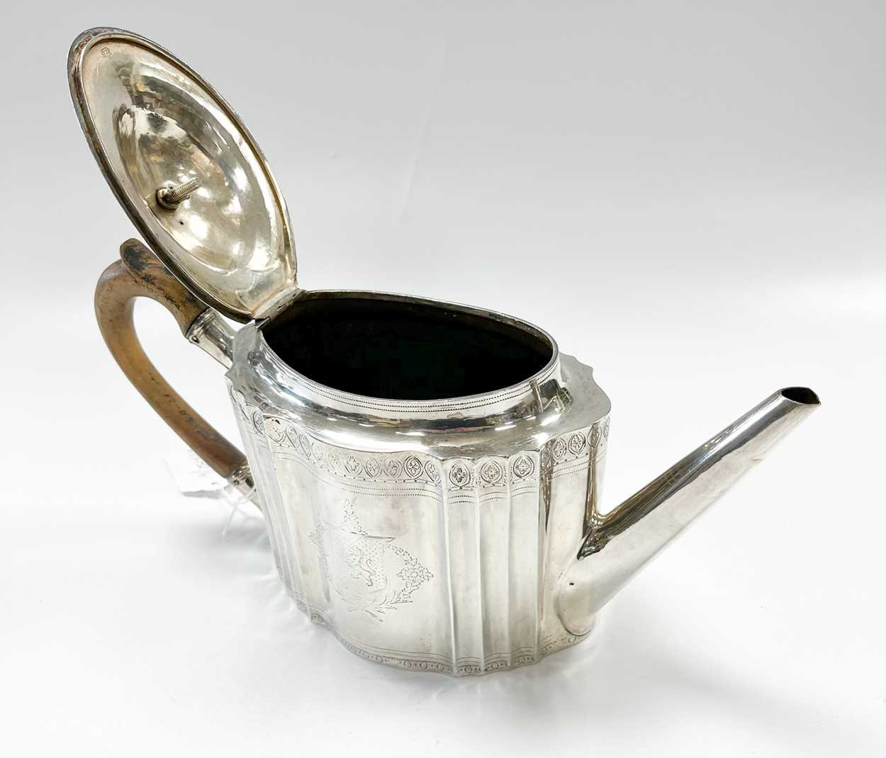 A George III 18th century silver teapot, - Image 3 of 7