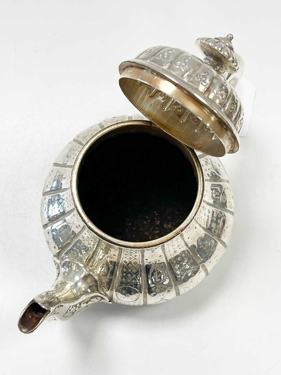 A Victorian silver bachelor's teapot, mark of R. & S. Garrard & Company, - Image 4 of 6