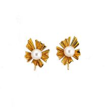Mikimoto - A pair of pearl ear studs,