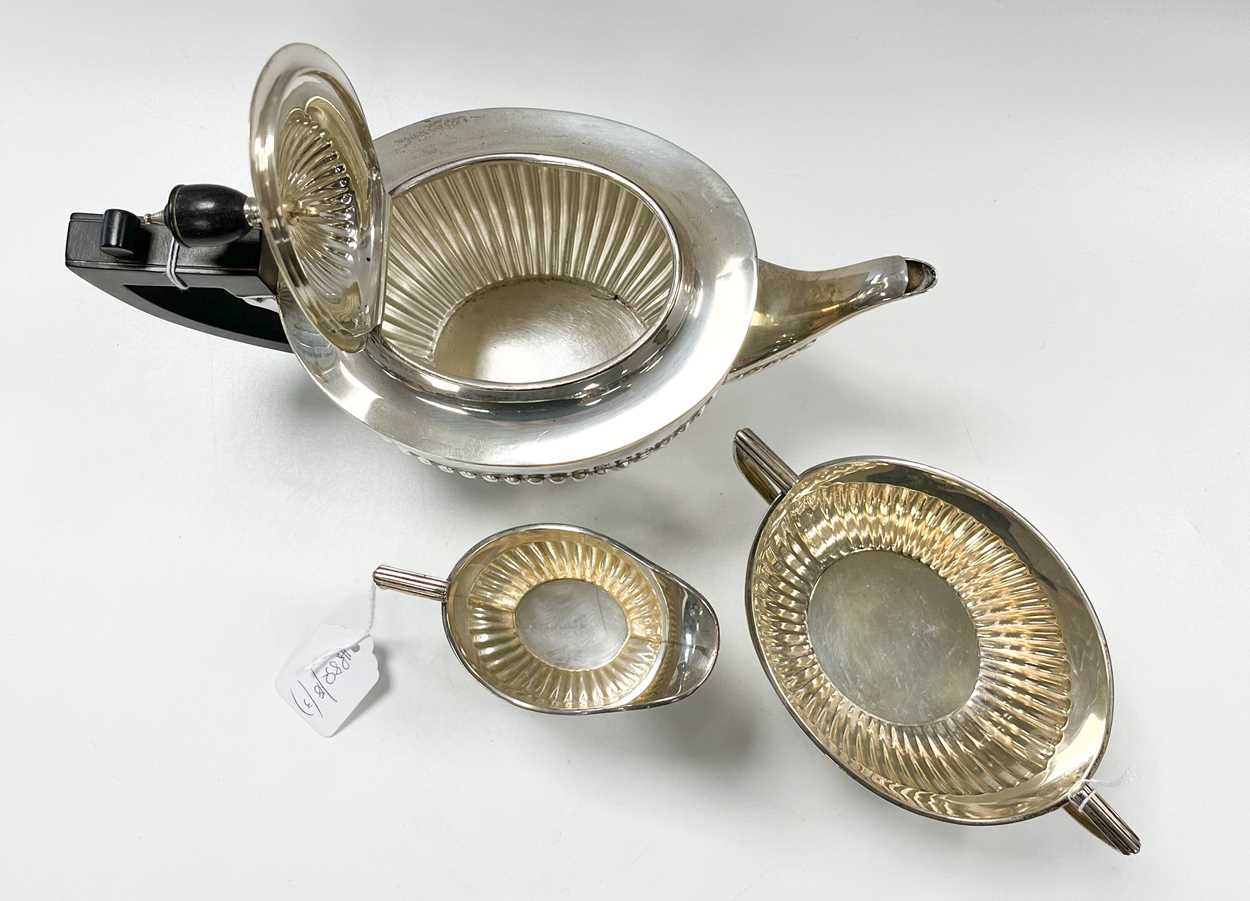 A George V silver harlequin 3-piece tea set, - Bild 2 aus 6