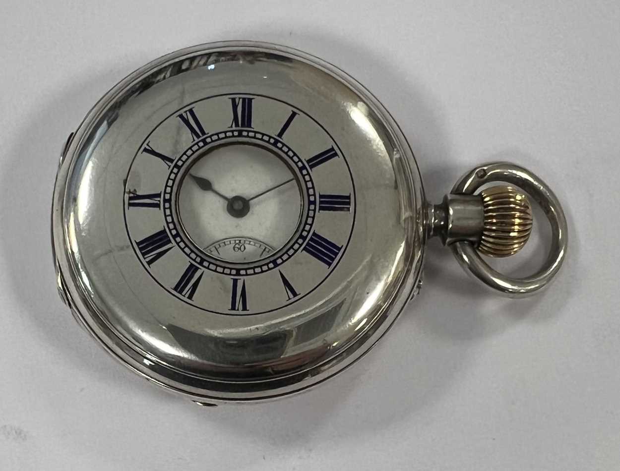 Army & Navy Co-operative Society, London - A Victorian silver half hunter pocket watch with later wa - Bild 3 aus 11