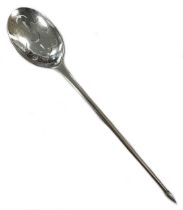 An 18th century silver mote spoon,