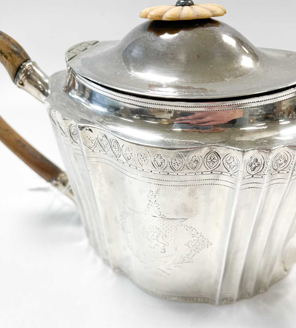 A George III 18th century silver teapot, - Image 5 of 7