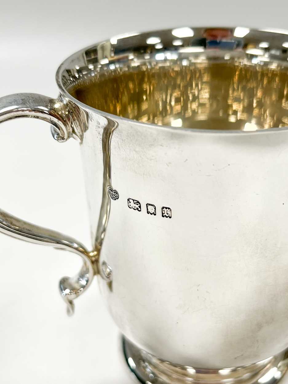 A George V silver christening tankard. - Image 4 of 6