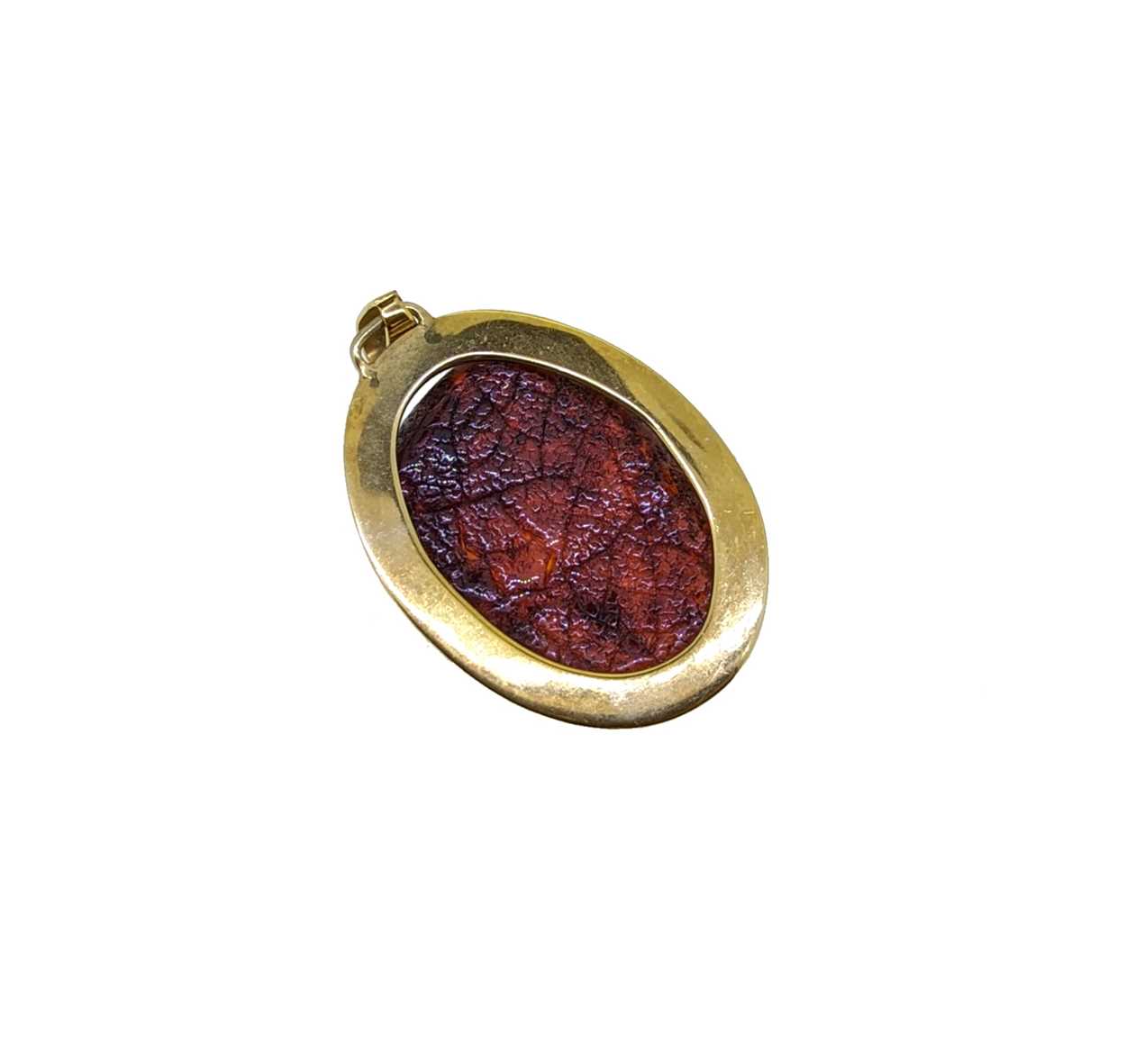 A continental amber pendant, - Image 2 of 2